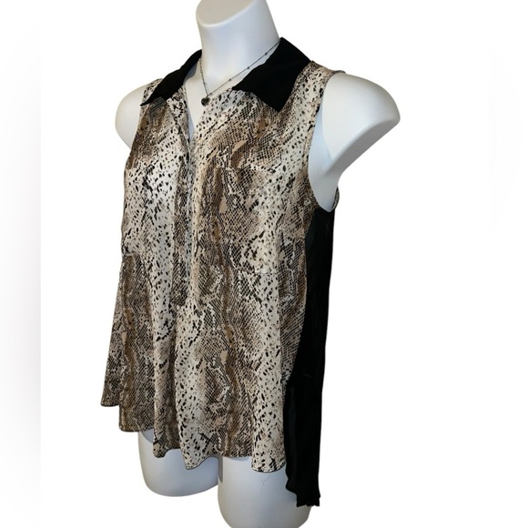 BCBG MaxAzria Sleeveless Snake Print Blouse Pleated Back Contrast Collar Medium - Picture 5 of 9